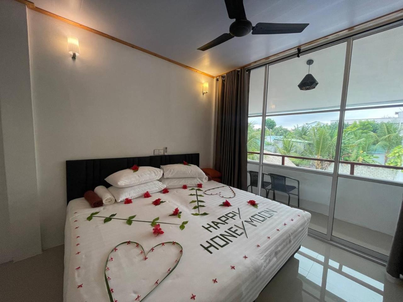 Dacha Thoddoo White Sand Esterno foto